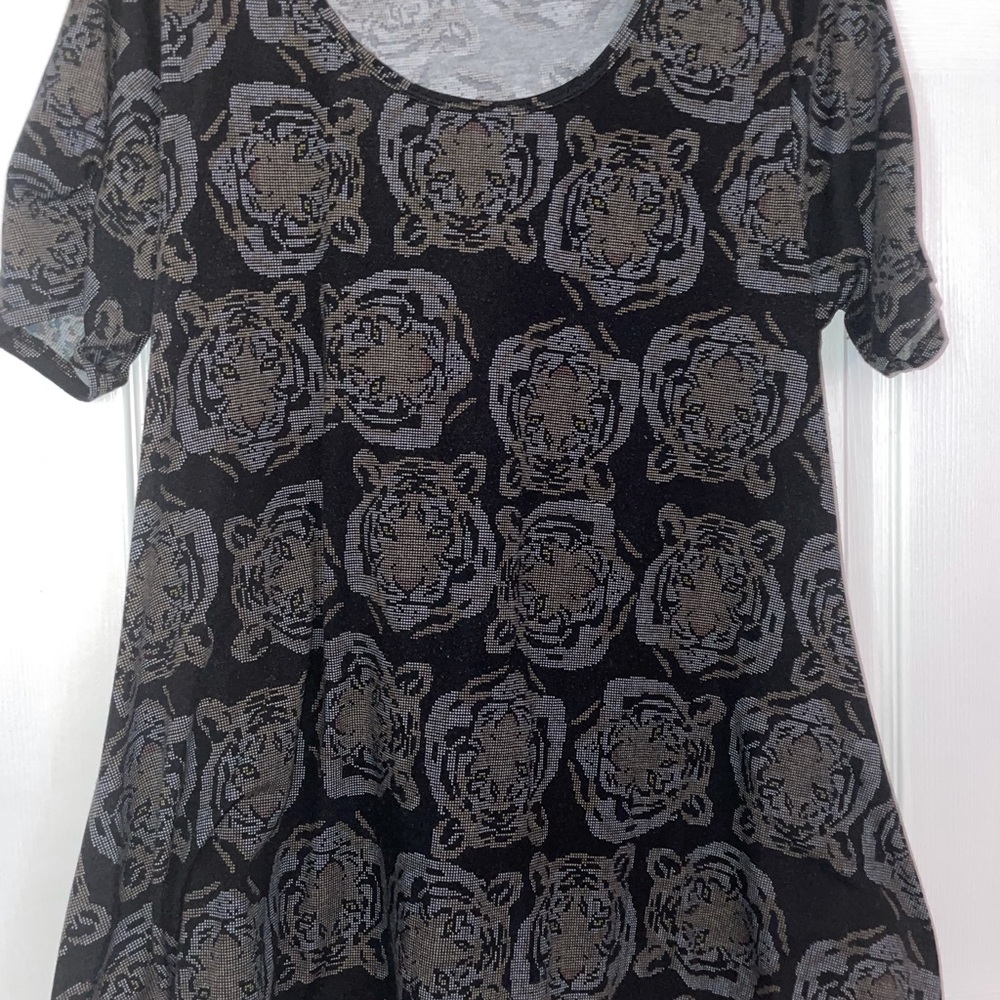 XL LuLaroe Perfect T with Tigers